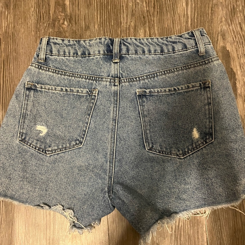 Women’s Ripped Denim Shorts - Picture 4 of 4
